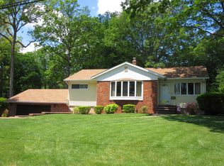 29 Exeter St, Morris Plains, NJ 07950