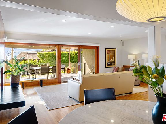 4th image of 275 Amalfi Dr