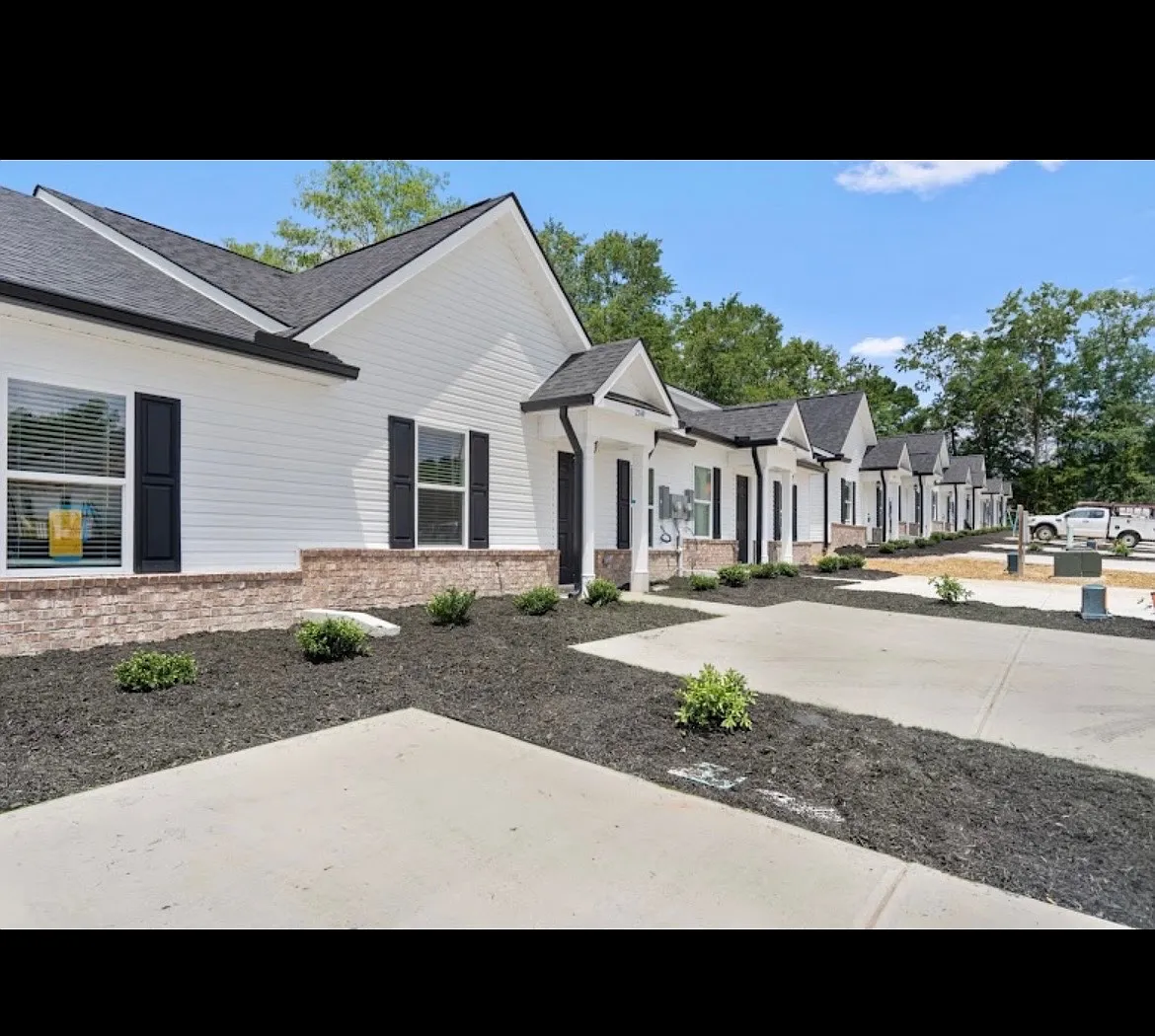 2 bed, 1013 sqft, $1,800 — Photo 1