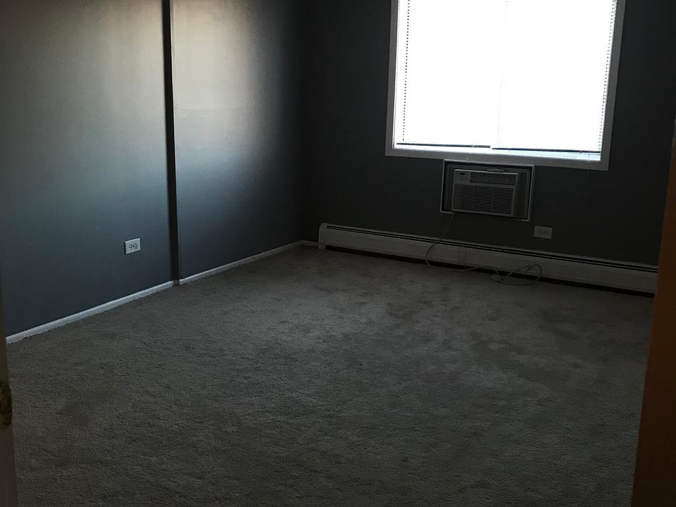 1st image of 262 Shorewood Dr