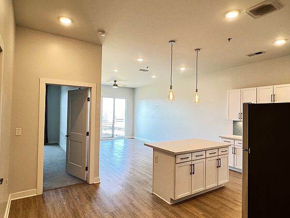 4th image of 707 Railroad Ave #111