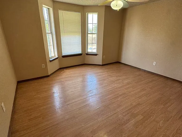2128 Meench Dr — Photo 15