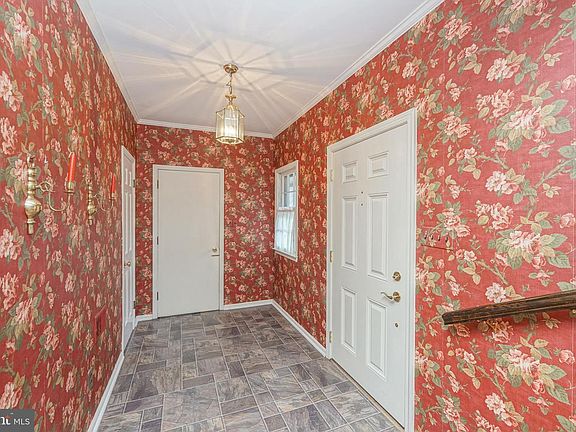3rd image of 19 Brondesbury Dr