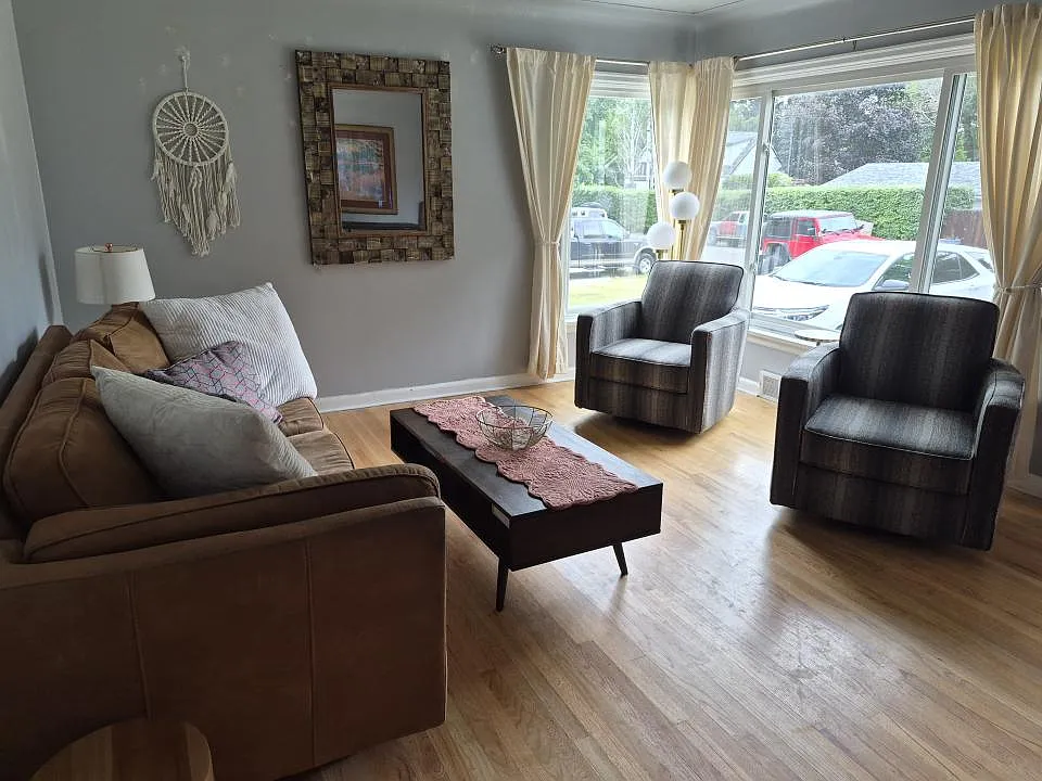 2 bed, 1.0 bath, 1100 sqft, $1,800 — Photo 4