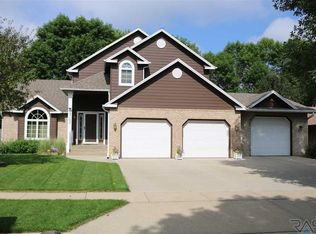 4705 S Winncrest Ave, Sioux Falls, SD 57103
