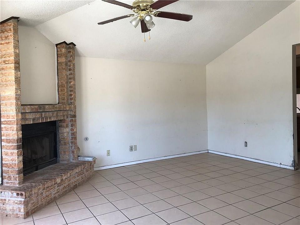 2nd image of 821 El Arco Dr