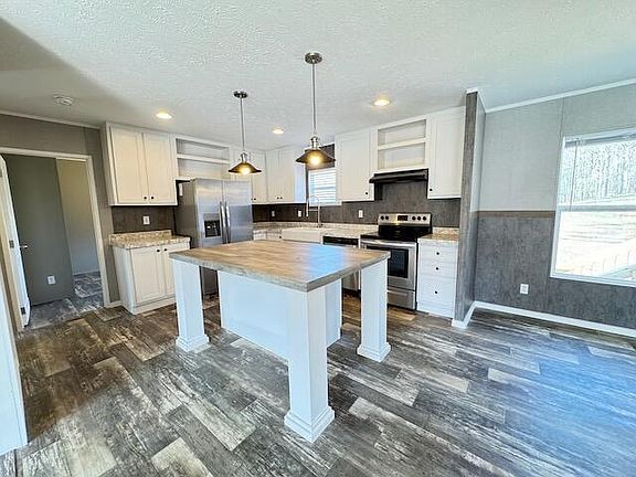 4th image of 198 Gardner Rd