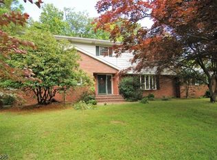 1 Carrell Rd, Randolph, NJ 07869