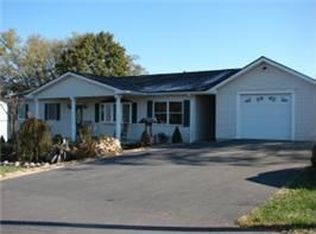 7 Hilltop Dr, Luray, VA 22835