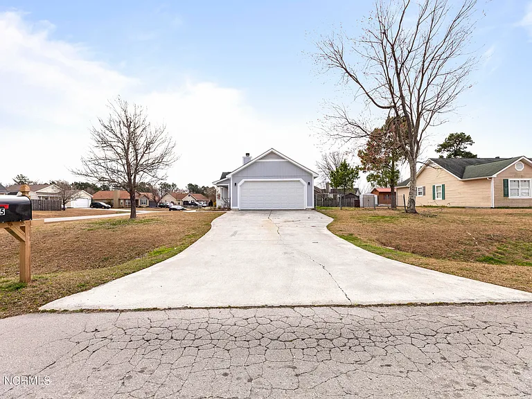 305 Foxridge Ln — Photo 3
