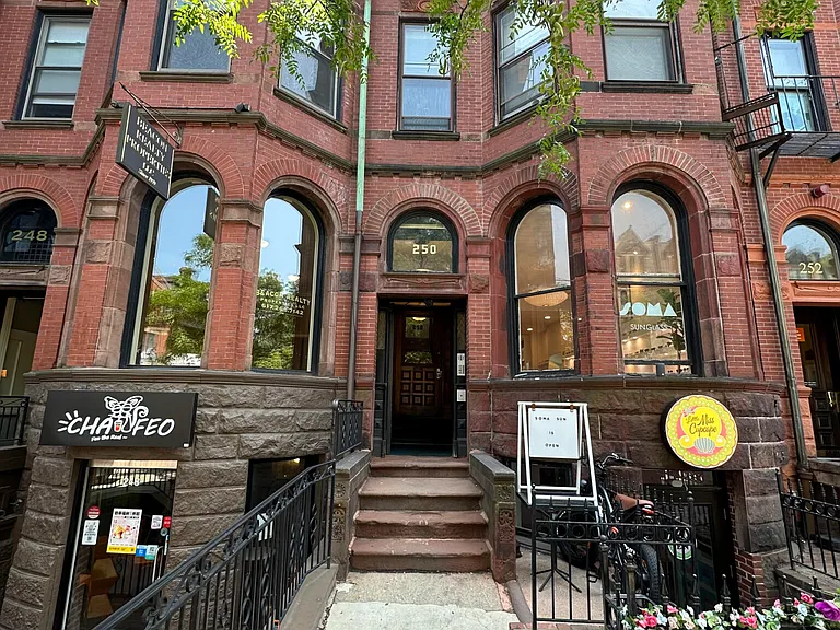 250 Newbury St #3R — Photo 1