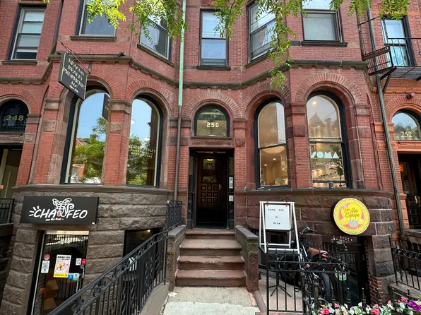 250 Newbury St APT 3R, Boston, MA 02116