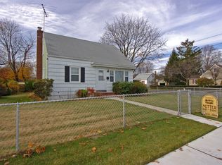809 S Strong Ave, Copiague, NY 11726