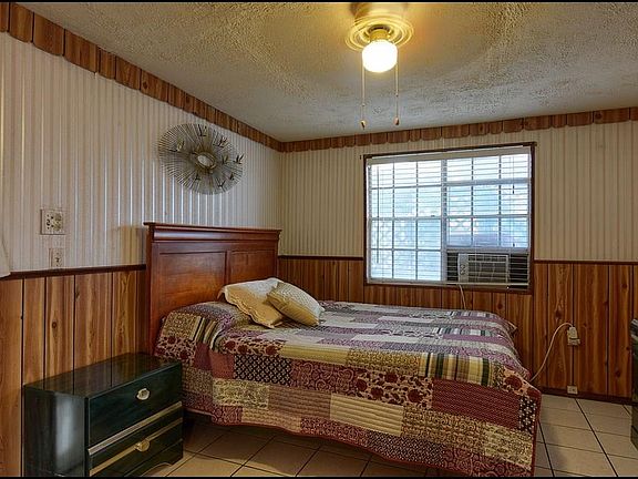5th image of 208 Foster Dr
