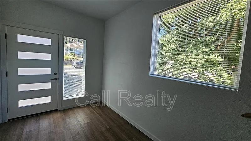 3 bed, 3.0 bath, 1522 sqft, $2,095 — Photo 3