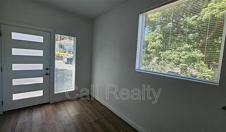 3811 E 12th Ave — Photo 3