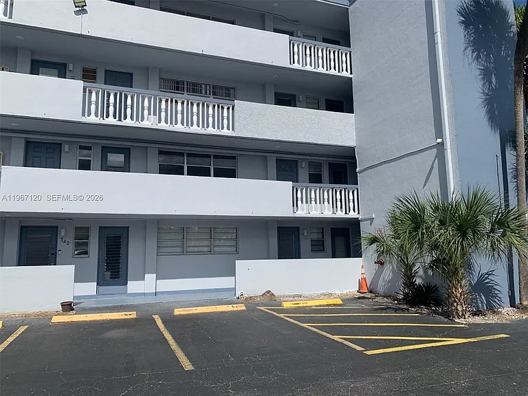 1333 E Hallandale Blvd #143 — Photo 9