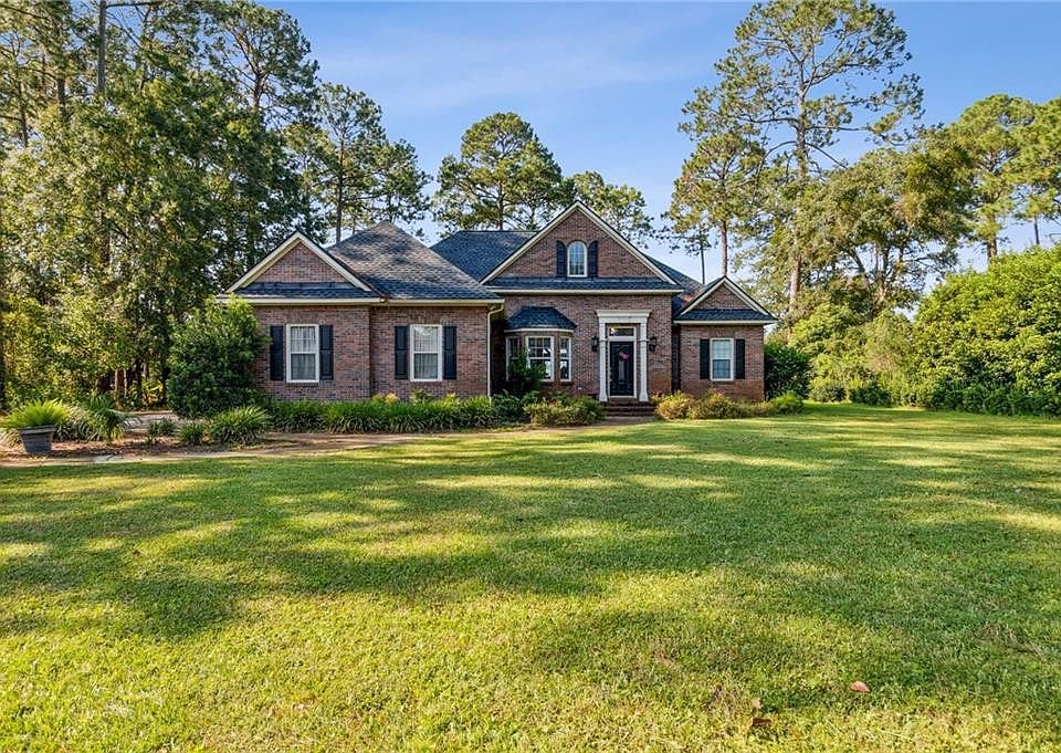 1st image of 904 Larkspur Ln