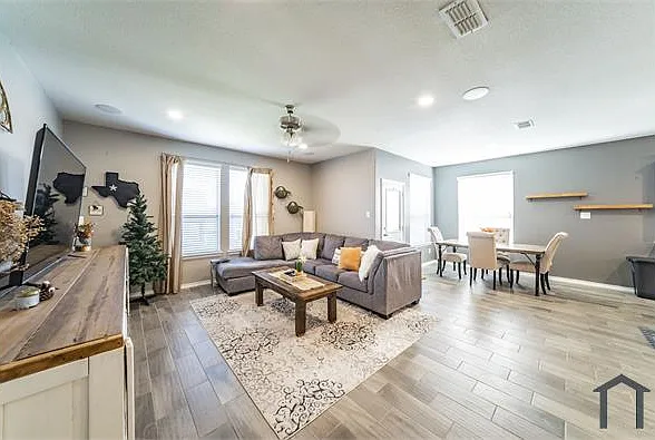 10320 Lastrup Dr — Photo 4