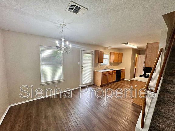 4th image of 398 Paddington Dr