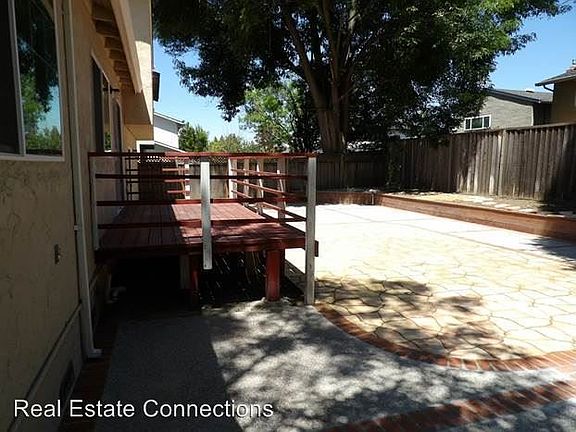4th image of 6652 Catamaran St