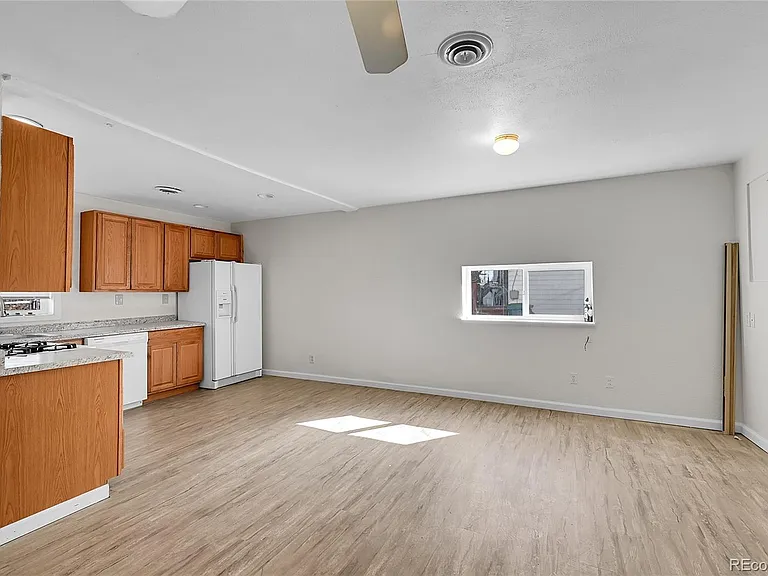 1526 Main St — Photo 4