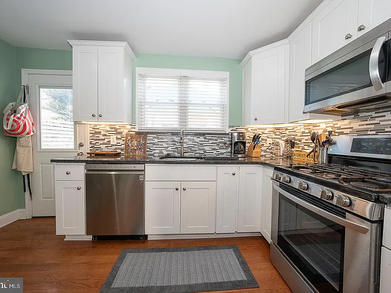 1916 S Alder St — Photo 16