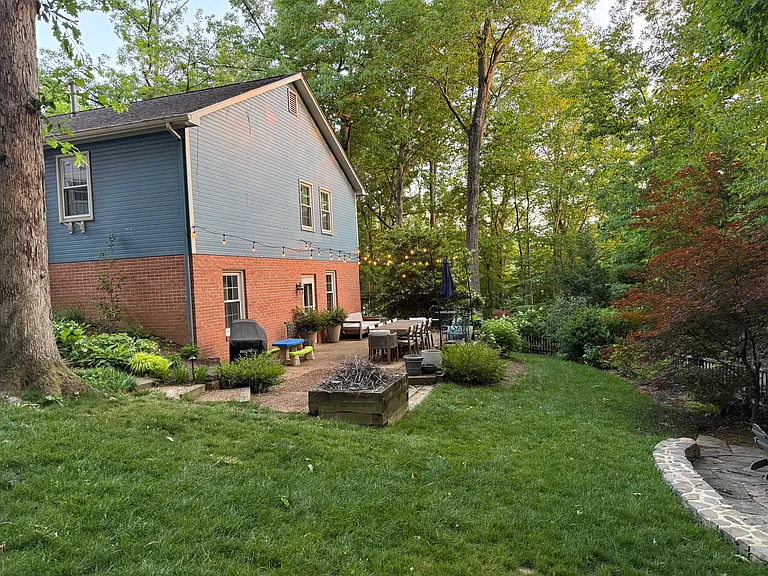 700 Victorian Ct — Photo 43