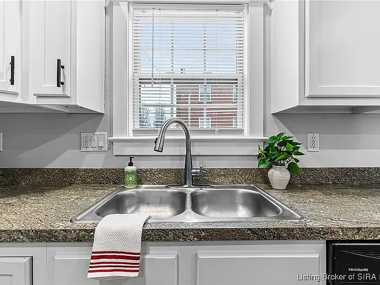 1744 Ekin Ave — Photo 15