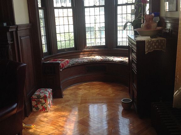 Bay window with leaded glass in LR