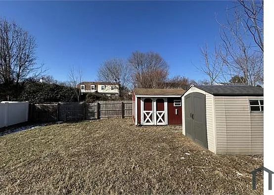 409 Berkshire Ct — Photo 13