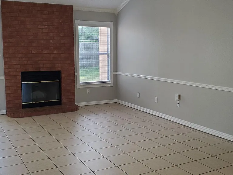 612 Nightshade Dr — Photo 3