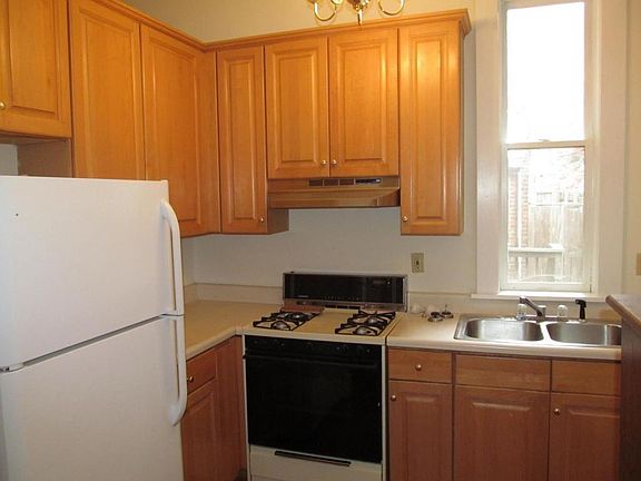 4th image of 2226 Stuart Ave #1