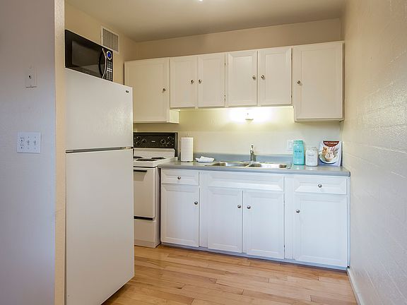 5th image of 835 N 6th Ave APT 5