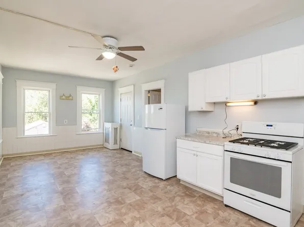 208 Prospect St, Chicopee, MA