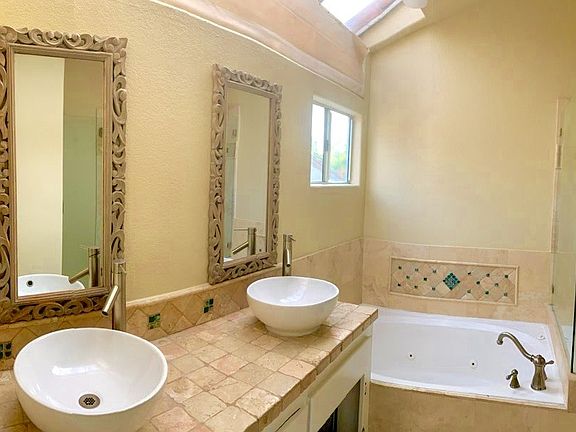 4th image of 22 Saint Moritz St