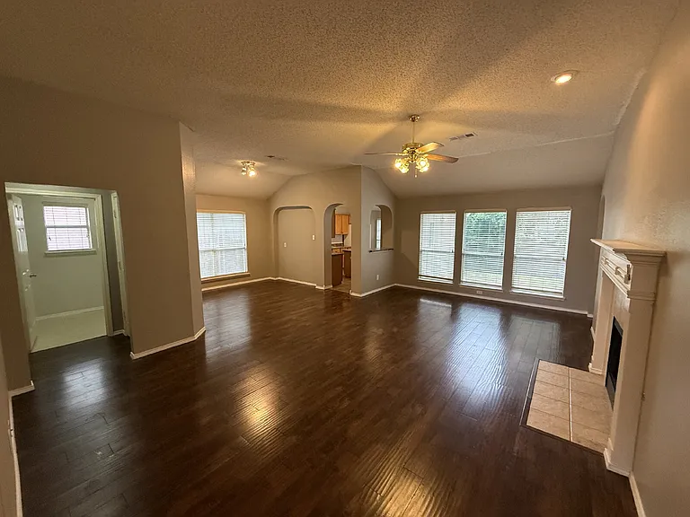 6105 Comfort Dr — Photo 4
