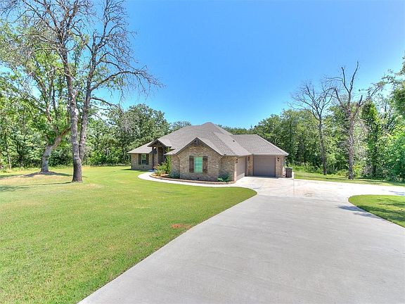 3rd image of 11 Dogwood Ln
