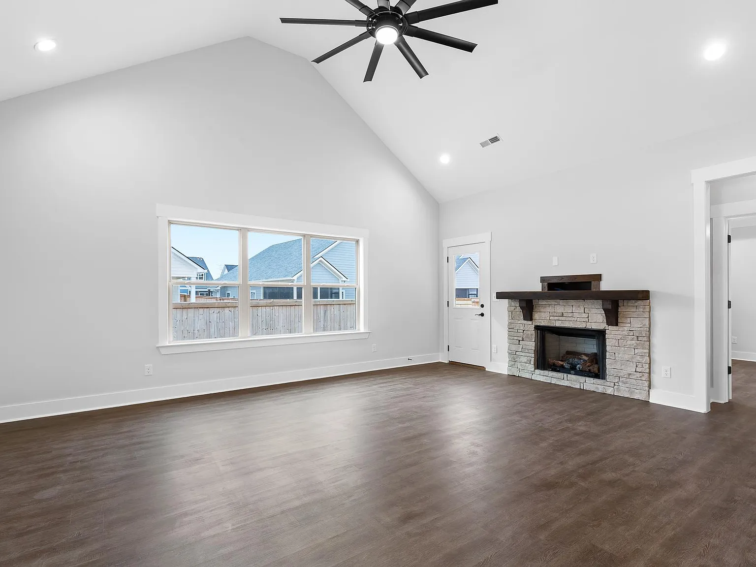 3 bed, 1694 sqft, $2,600 — Photo 4
