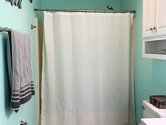 Downstairs bathroom with tub