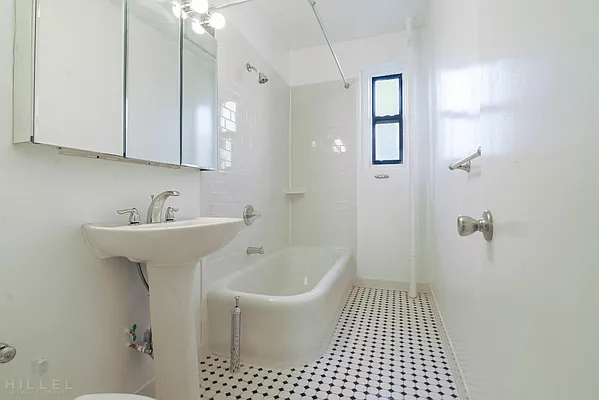 Rented by Hillel Realty Group | media 16