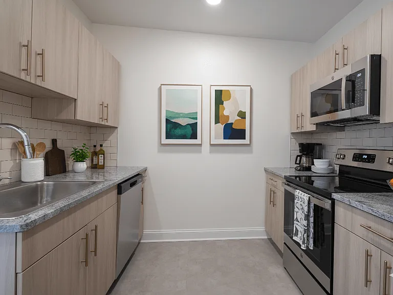 Barton Apartments — Photo 7