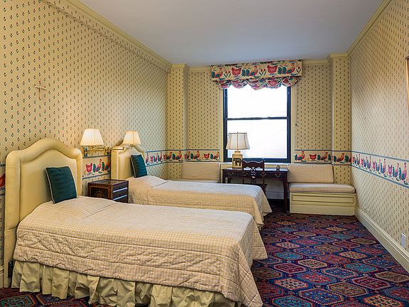 4th image of 825 5th Ave APT 8B