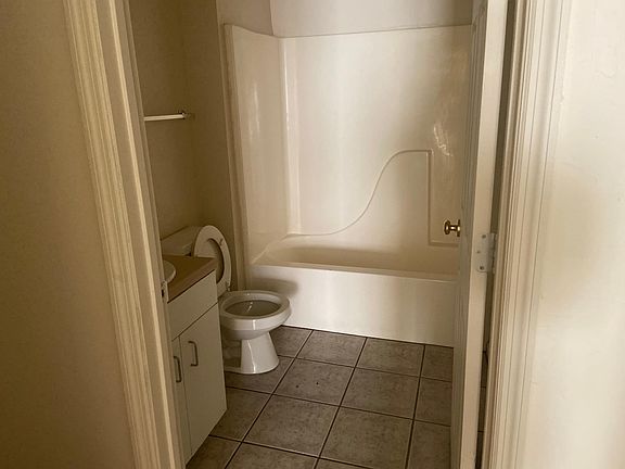 5th image of 1441 Hudson St APT 2