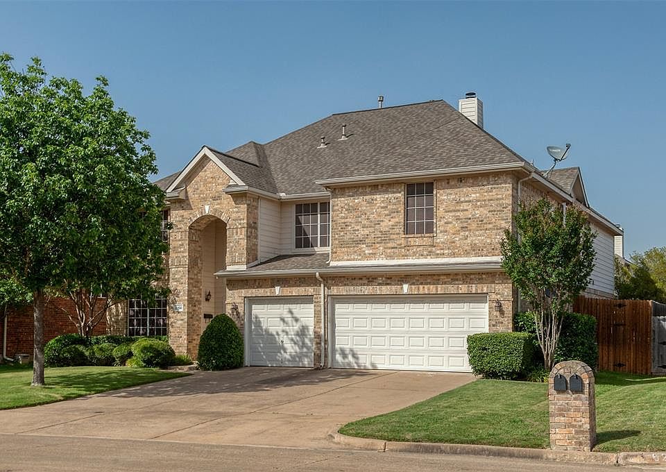 1st image of 2102 Crestwood Trl