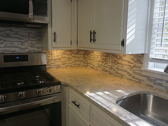 4th image of 3510 Lake Dr SE