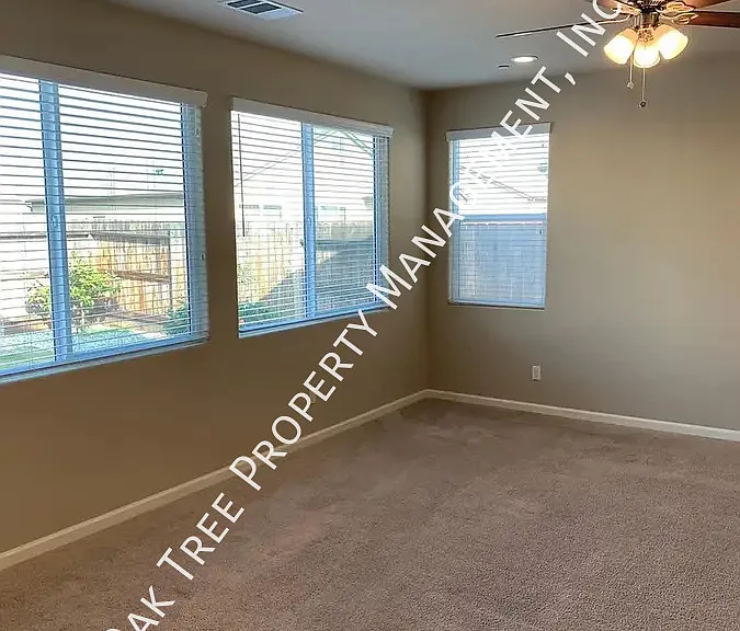 5853 E Voorman Ave — Photo 5