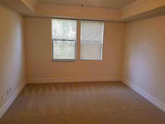 3rd image of 12745 Moorpark St APT 312