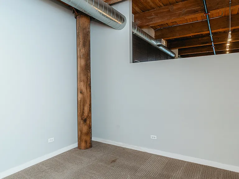 1323 S Michigan — Photo 30