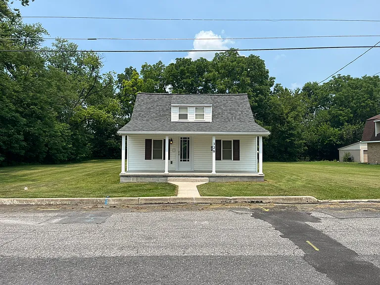 328 Tyrone St — Photo 36